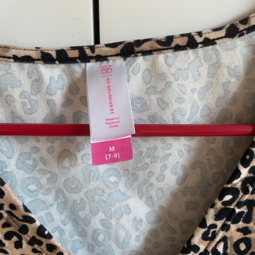 Leopard Print Top Size Medium Like New - image 3